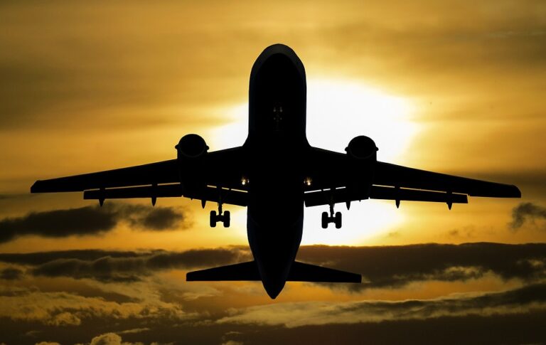 10 nejlepších kufří do letadla, které vám ulehčí cestování!