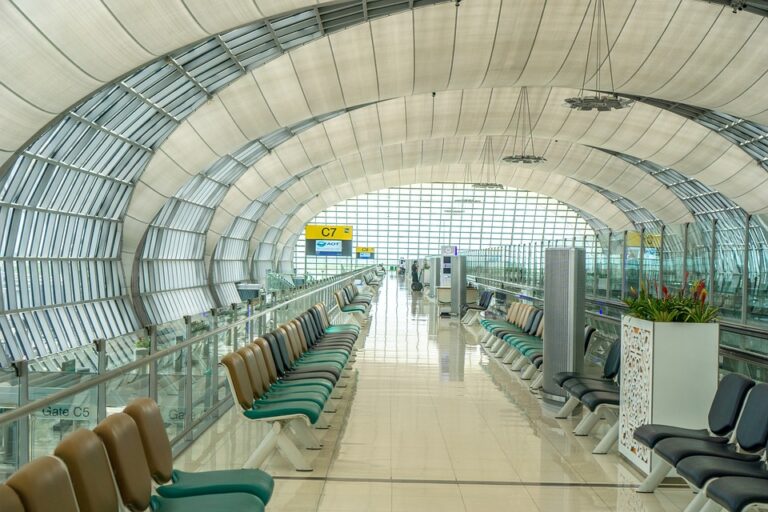 10 nejlepších tipů, kde přespat na letišti v Dubaji a ušetřit peníze!