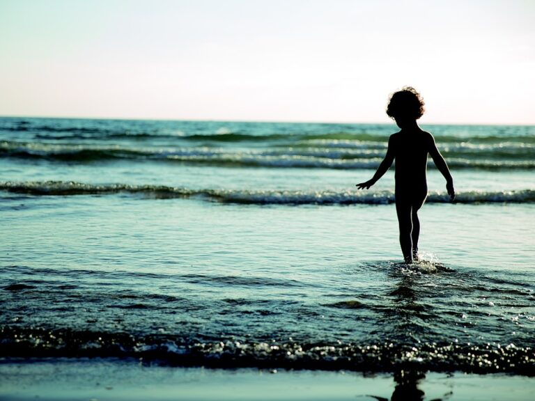 10 nezbytných věcí na dovolenou s dětmi u moře, které byste neměli zapomenout!