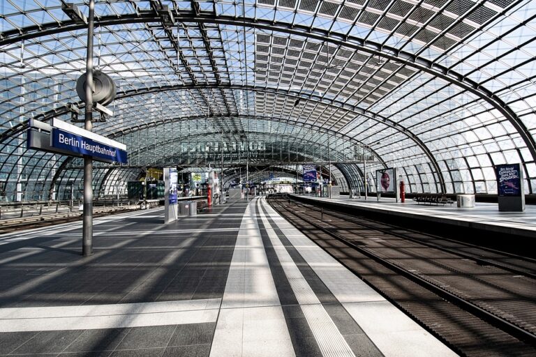 10 šokujících faktů o berlínském hlavním nádraží, které vás překvapí!