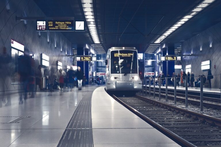 Tajemství zastávky 61 na hlavním nádraží: Kam vás zavede nejnovější linka MHD?