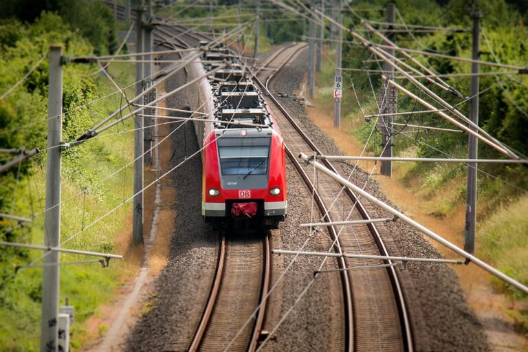 10 úžasných míst v Čechách, kam se dostanete jednoduše vlakem!