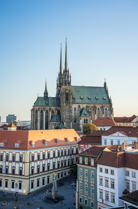 10 nejlepších tipů, co vzít s sebou na dovolenou v Praze!