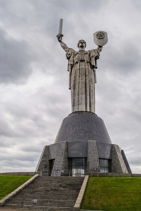 Nejvyšší hora v Kyjevu: Tajemství a neuvěřitelné výhledy, které vás ohromí!