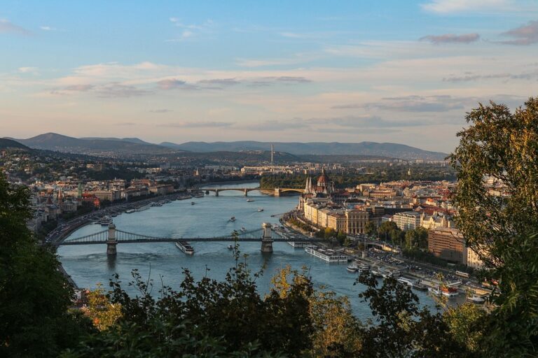 Nevšední romantika: Kam na vířivku v Budapešti pro nezapomenutelný pobyt ve dvojici