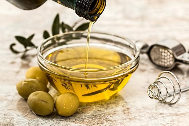1. ⁤Nezapomeňte si koupit kvalitní olivový ⁢olej přímo ⁣z Řecka