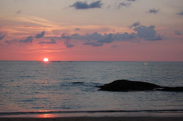 Jak se dostat z Phuketu na Khao Lak: Efektivní cestovní tipy