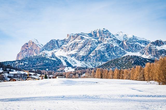 Cortina d Ampezzo Provincie Belluno Itálie: Luxusní Lyžování a Elegance