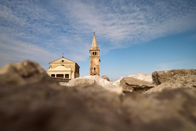 Itálie Caorle: Průvodce Městem s Benátským Klimatem 2 Explore the Charm of Caorle: Unikátní Benátské Město na Jadranu
