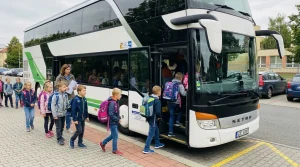 Kompletní průvodce: Kolik dětí může cestovat autobusem na školní výlet v roce 2026 | 2026 9 deti-autobus-skolni-vylet-2026